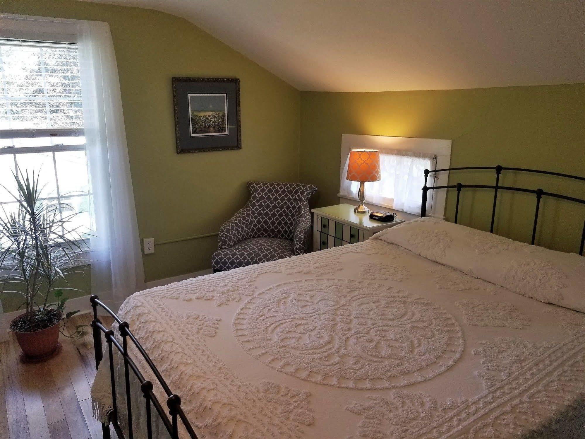 The Blackberry Inn Bed & Breakfast Watkins Glen Bagian luar foto