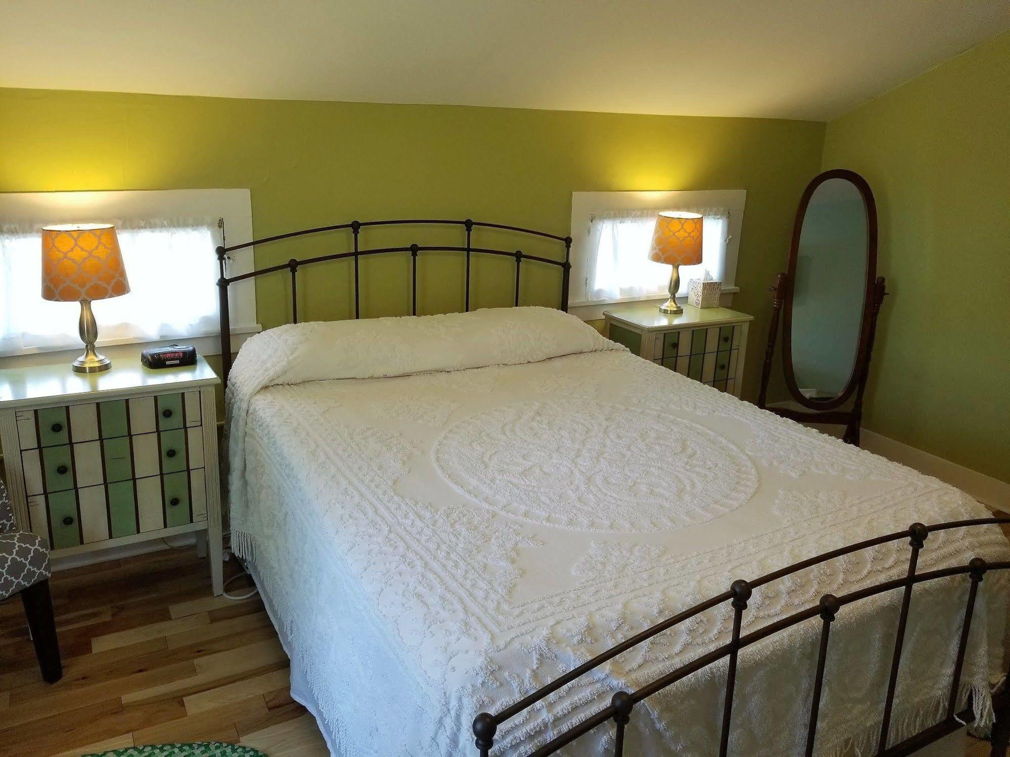 The Blackberry Inn Bed & Breakfast Watkins Glen Bagian luar foto