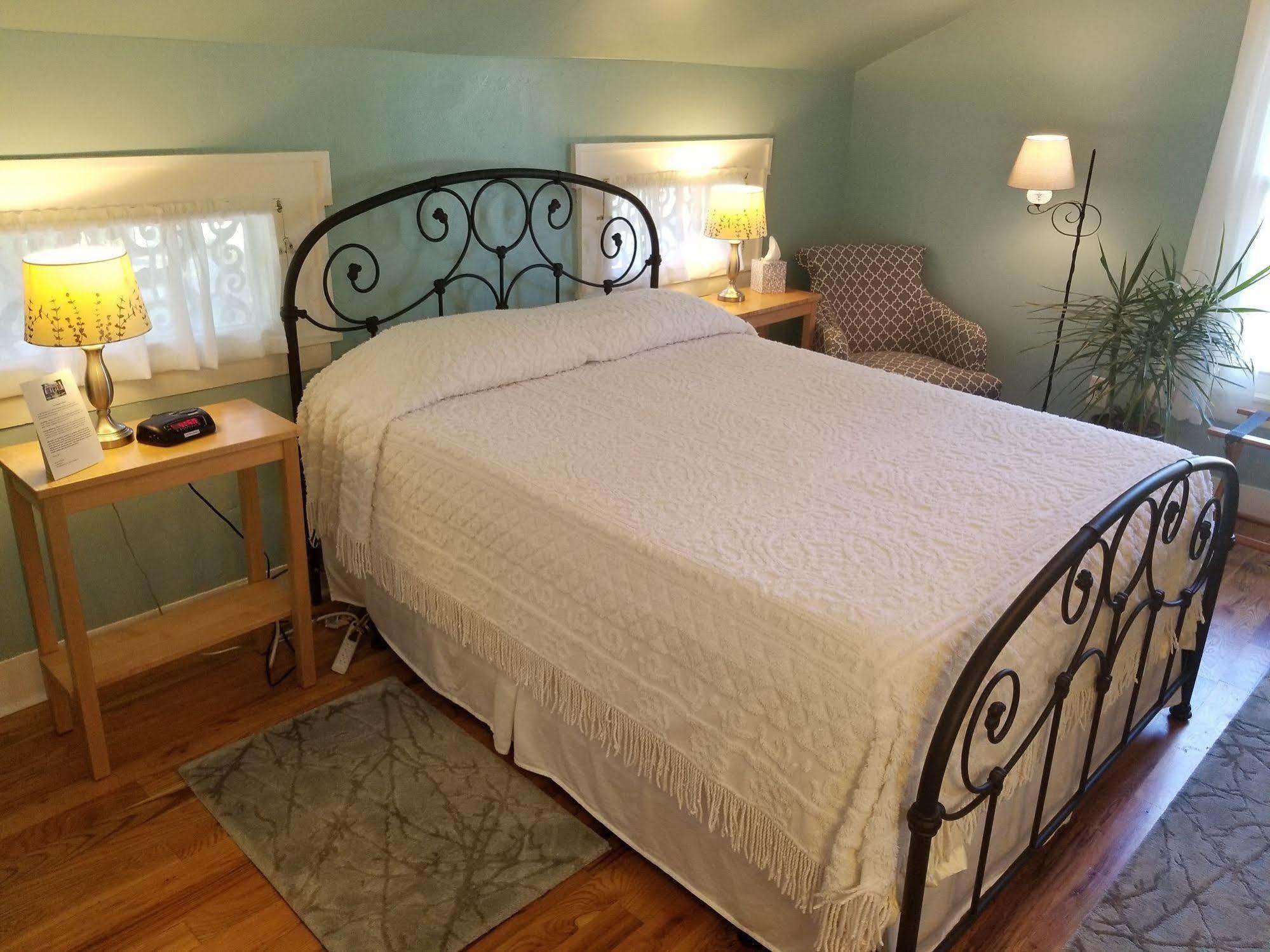 The Blackberry Inn Bed & Breakfast Watkins Glen Bagian luar foto